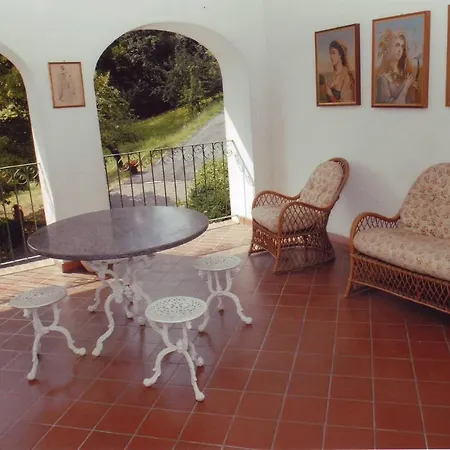 Casa Immersa Nel Verde Delle Langhe Hétvégi ház *
