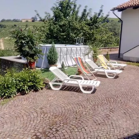 Casa Immersa Nel Verde Delle Langhe Hétvégi ház *
